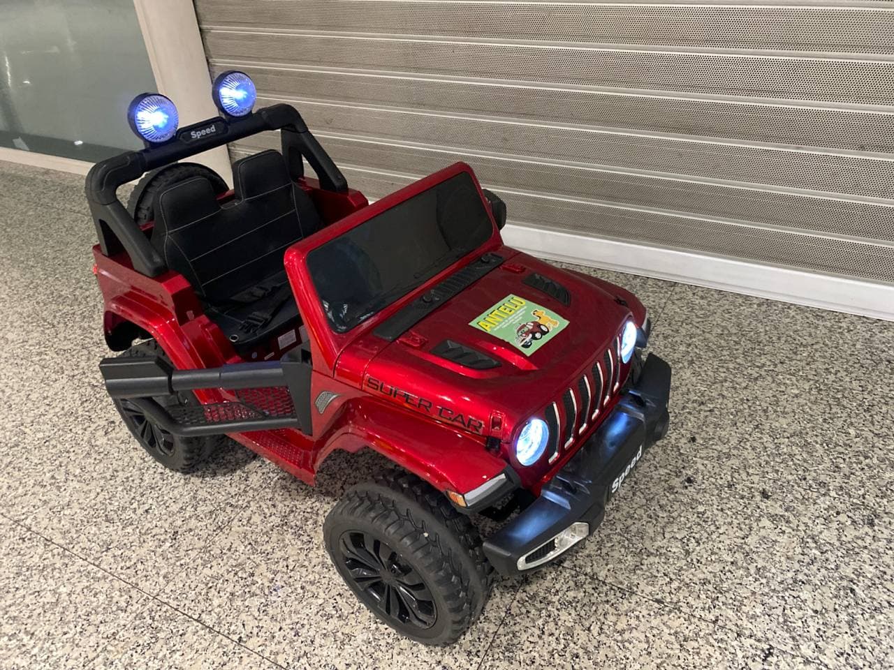 Jeep (red), view 5