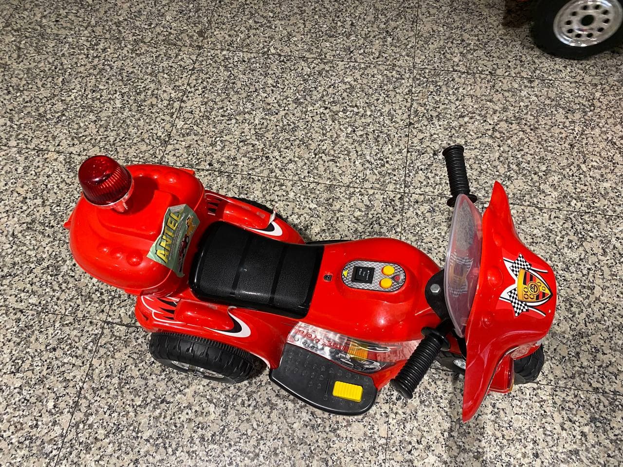 Moto (vermella), vista 3
