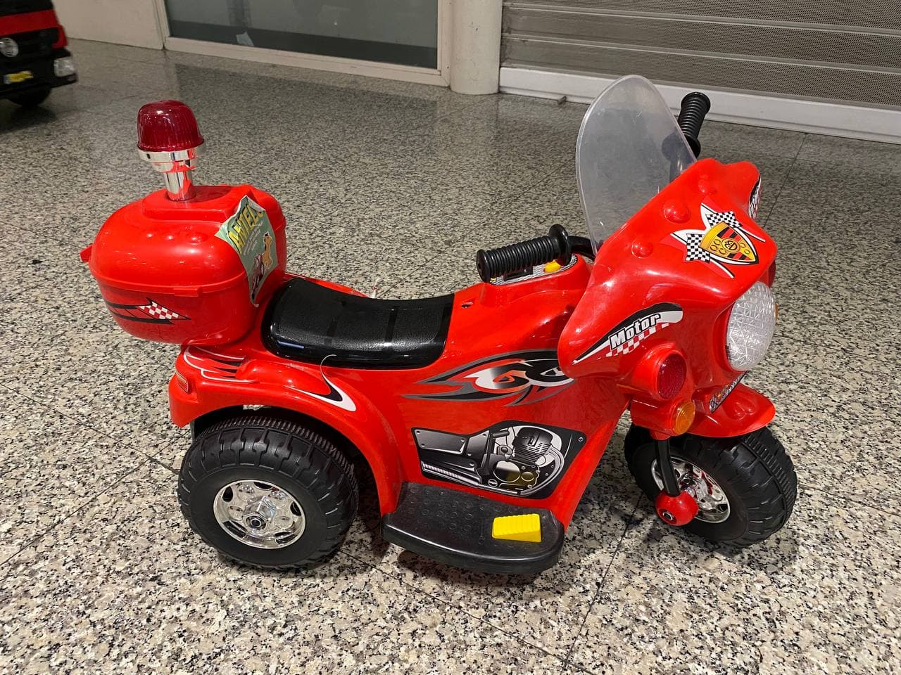 Moto (vermella), vista 4