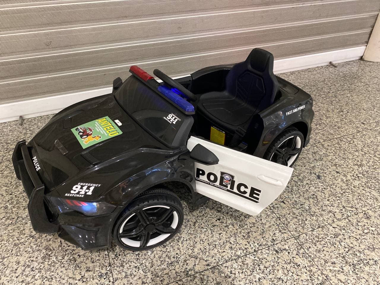Coche de policía, vista 2