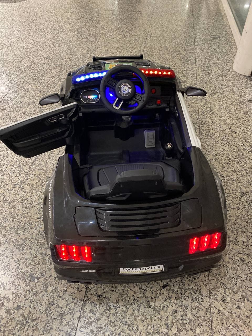Coche de policía, vista 3