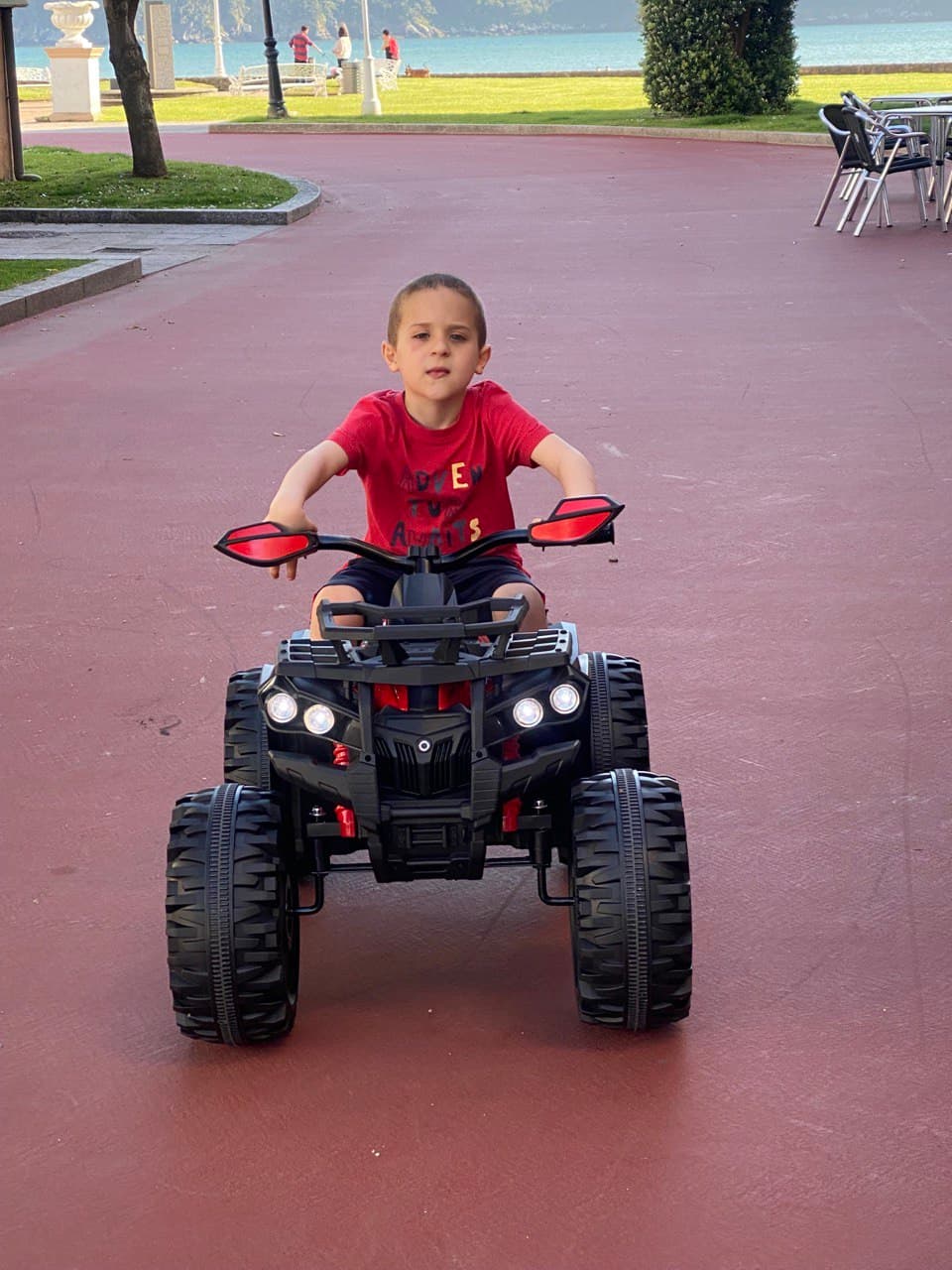 Quad (red), view 5